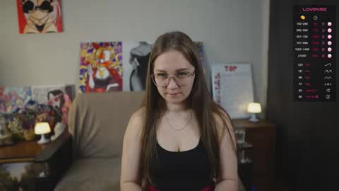 Snapshot of emmatiny chatting on 11.10.25 Mia online show from 11.10.25