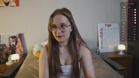 Snapshot of emmatiny chatting on 11.12.25 Mia online show from 11.12.25