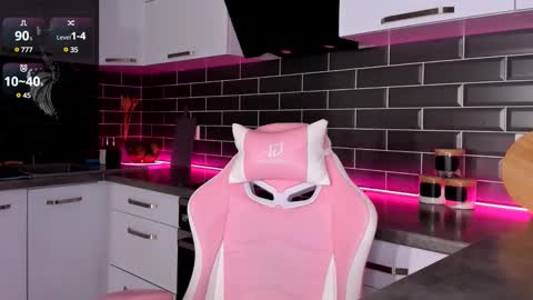 Snapshot of emmavictori chatting on 02.17.25 Shaiya online show from 02.17.25