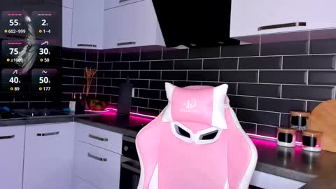 Snapshot of emmavictori chatting on 02.21.25 Shaiya online show from 02.21.25