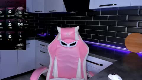 Snapshot of emmavictori chatting on 10.27.25 Shaiya online show from 10.27.25