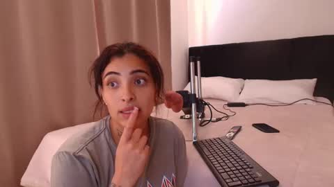 emmi_11 online show from 02.06.26