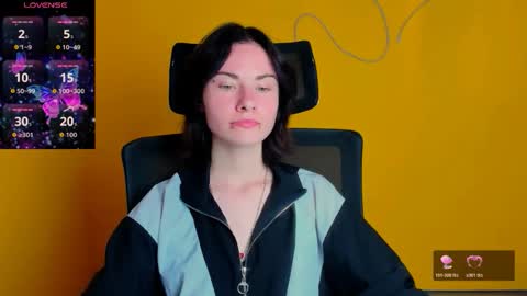 Snapshot of emmi_rossum chatting on 05.11.26 Emmi online show from 05.11.26