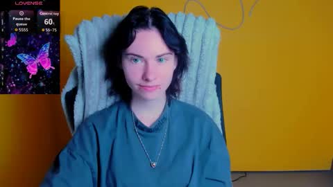 Snapshot of emmi_rossum chatting on 05.13.26 Emmi online show from 05.13.26