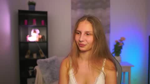 Snapshot of emmie_murray chatting on 03.12.26 Emmie online show from 03.12.26