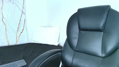 Emmie online show from 09.12.25