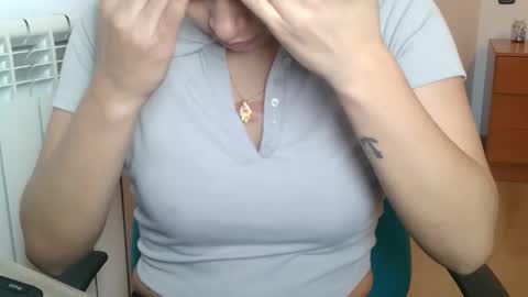 Snapshot of emmie_xxx chatting on 10.16.25 emmie online show from 10.16.25