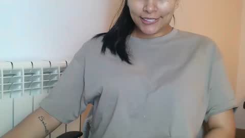 Snapshot of emmie_xxx chatting on 10.22.25 emmie online show from 10.22.25