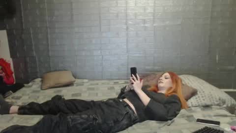 Emmily000 online show from 12.20.24