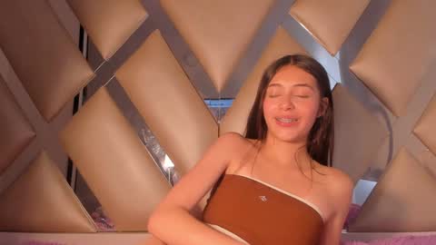 Snapshot of emmily_evans_ chatting on 02.07.25 emmily_evans_ online show from 02.07.25