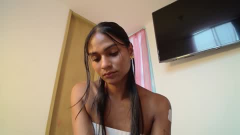 Snapshot of emmily_forever chatting on 02.05.25 emmily online show from 02.05.25
