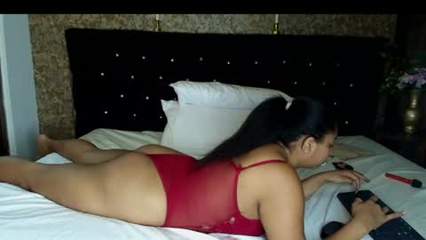 Snapshot of emmily_xue chatting on 12.24.24 Maria Camila online show from 12.24.24