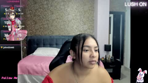 Snapshot of emmily_xue chatting on 12.30.24 Maria Camila online show from 12.30.24