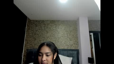 Snapshot of emmily_xue chatting on 01.03.25 Maria Camila online show from 01.03.25