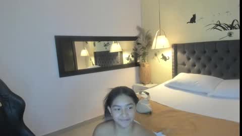 Snapshot of emmily_xue chatting on 02.23.25 Maria Camila online show from 02.23.25