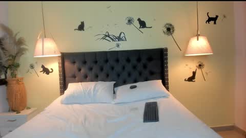 Snapshot of emmily_xue chatting on 02.26.25 Maria Camila online show from 02.26.25