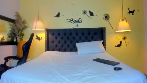 Snapshot of emmily_xue chatting on 03.06.25 Maria Camila online show from 03.06.25