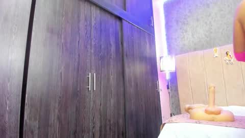 Snapshot of emmily_xue chatting on 11.13.25 Maria Camila online show from 11.13.25