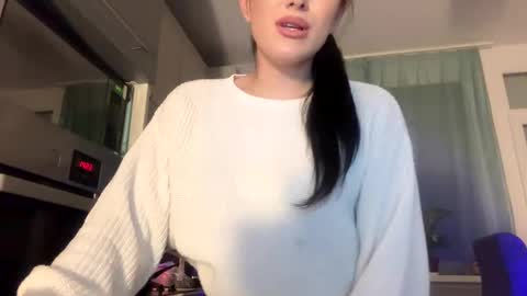 Snapshot of emmma_lovel chatting on 12.17.24 EmmaLovel online show from 12.17.24