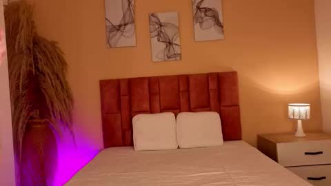 Snapshot of emmy_danielss chatting on 02.19.26 emmy_danielss online show from 02.19.26