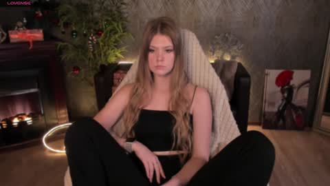 Snapshot of emmy_fearon chatting on 12.21.24 Emmy Fearon online show from 12.21.24