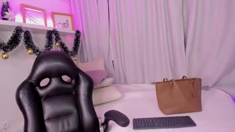 Emmy Heart online show from 01.06.26