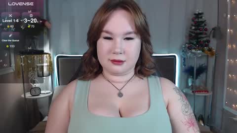 Snapshot of emmy_moonlight chatting on 12.05.24 Emmy online show from 12.05.24