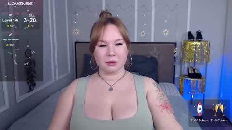 Snapshot of emmy_moonlight chatting on 02.06.25 Emmy online show from 02.06.25