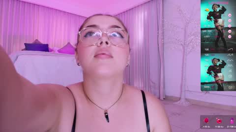 Snapshot of emmy_walker1 chatting on 02.22.25 Emmy Walker online show from 02.22.25