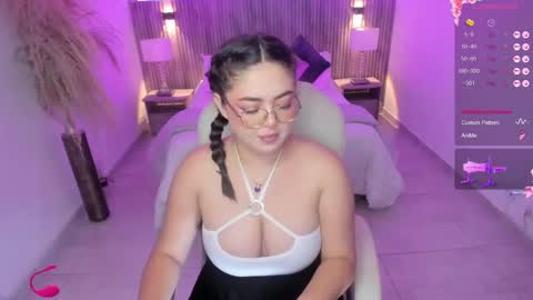 Snapshot of emmy_walker1 chatting on 09.17.25 Emmy Walker online show from 09.17.25