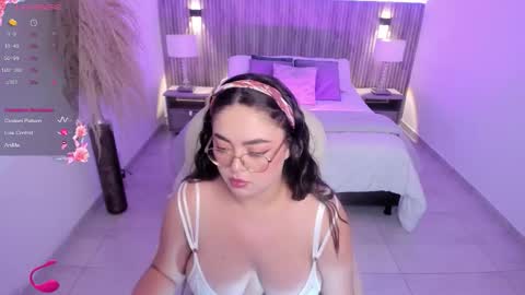 Snapshot of emmy_walker1 chatting on 09.29.25 Emmy Walker online show from 09.29.25