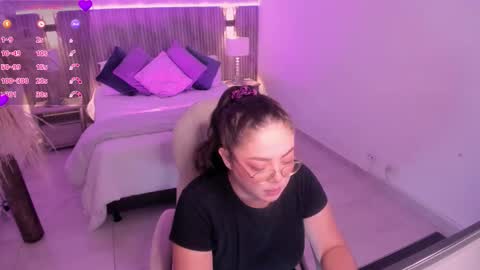 Snapshot of emmy_walker1 chatting on 11.06.25 Emmy Walker online show from 11.06.25