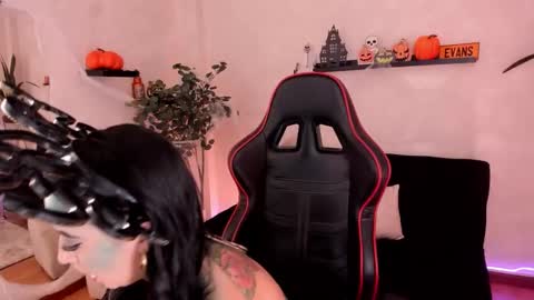 Emmy Evans  online show from 10.25.25