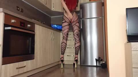 Snapshot of empress_sara chatting on 10.12.25 Empress Sara online show from 10.12.25