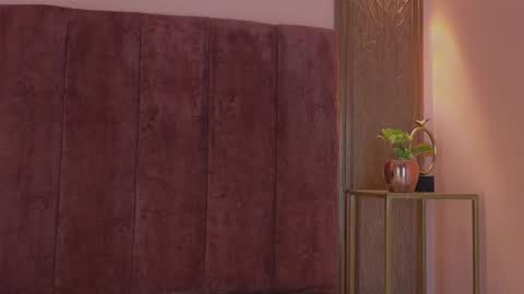 Snapshot of emy_leon chatting on 11.08.25 Emy online show from 11.08.25