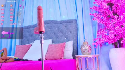 Snapshot of emyblue chatting on 02.05.25 Emy online show from 02.05.25