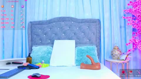 Snapshot of emyblue chatting on 03.07.25 Emy online show from 03.07.25