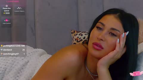 Snapshot of emylaveau chatting on 01.16.25 Emy online show from 01.16.25