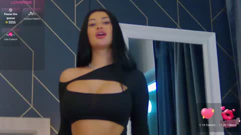 Snapshot of emylaveau chatting on 01.28.25 Emy online show from 01.28.25