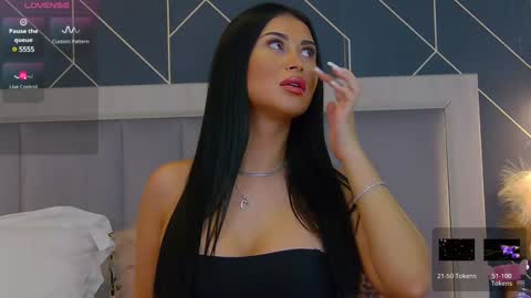 Snapshot of emylaveau chatting on 02.01.25 Emy online show from 02.01.25