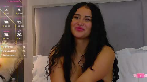 Snapshot of emylaveau chatting on 02.08.25 Emy online show from 02.08.25