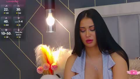 Snapshot of emylaveau chatting on 02.11.25 Emy online show from 02.11.25