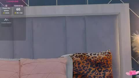 Snapshot of emylaveau chatting on 09.11.25 Emy online show from 09.11.25