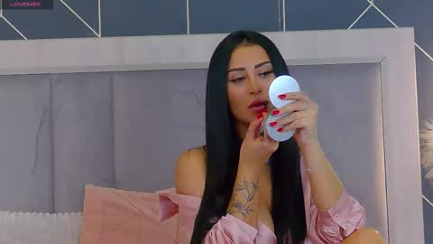 Snapshot of emylaveau chatting on 10.22.25 Emy online show from 10.22.25