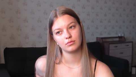 Snapshot of emysway chatting on 10.05.25 EmySway online show from 10.05.25