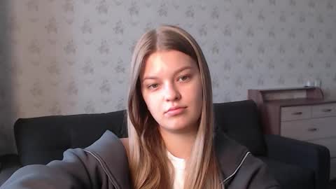 Snapshot of emysway chatting on 10.10.25 EmySway online show from 10.10.25