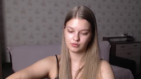 Snapshot of emysway chatting on 11.12.25 EmySway online show from 11.12.25