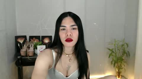 Snapshot of enchantress_mia03 chatting on 05.28.26 enchantress_mia03 online show from 05.28.26
