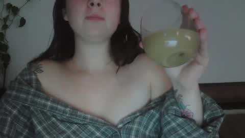Snapshot of endlesslyevie chatting on 12.23.24 endlessly evie online show from 12.23.24