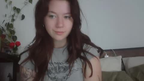 Snapshot of endlesslyevie chatting on 01.01.25 endlessly evie online show from 01.01.25